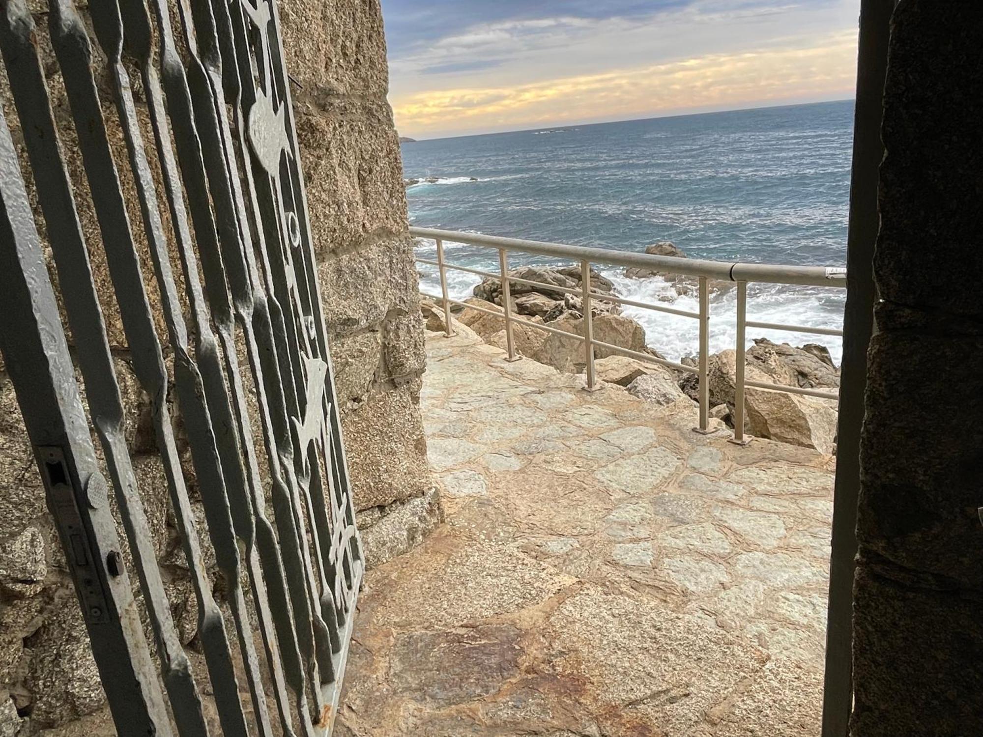 Magnifique Appartement En Front De Mer, Caneylles Roses Luaran gambar
