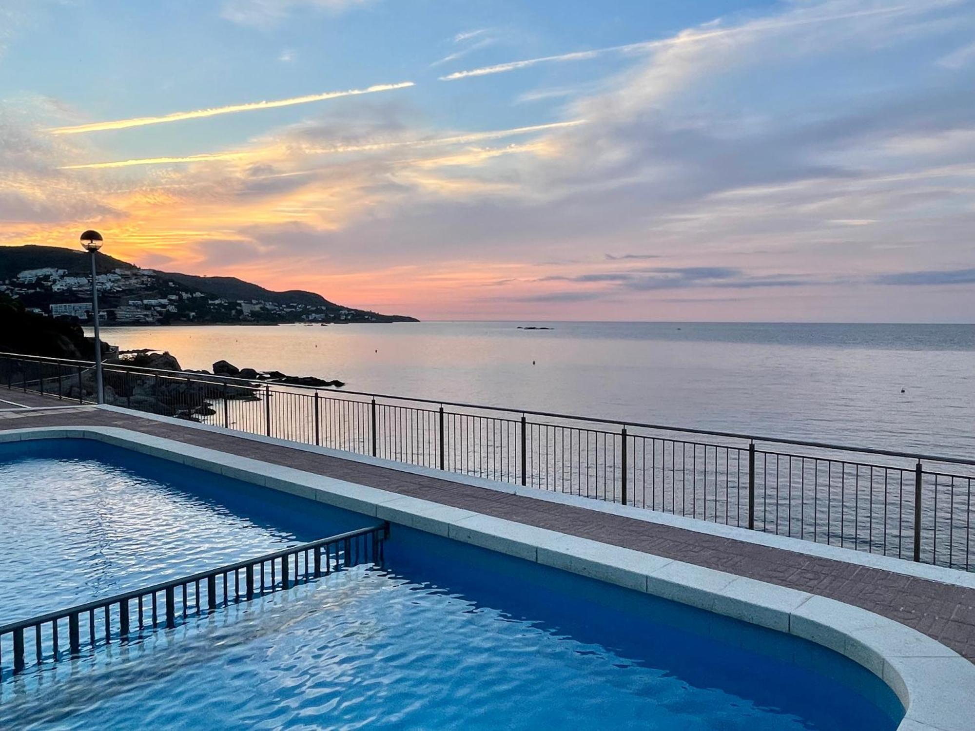 Magnifique Appartement En Front De Mer, Caneylles Roses Luaran gambar